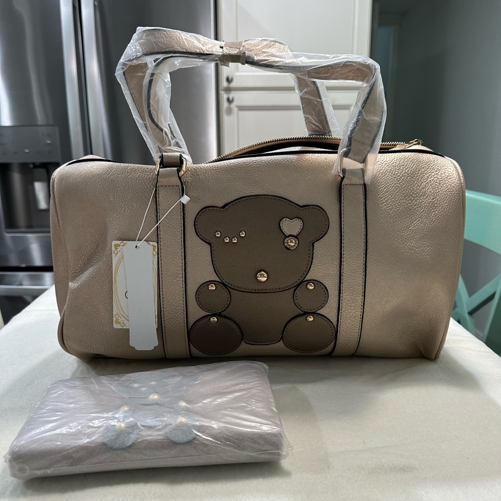 Travelling nag with wallet